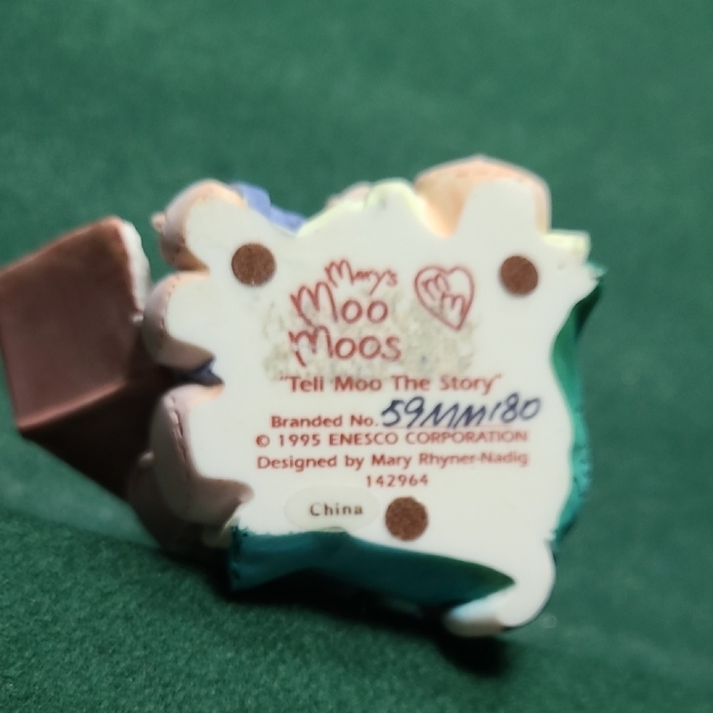 Charming Cow Family Figurine - Picture 2 of 2